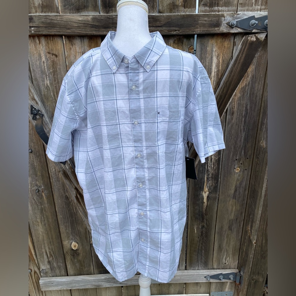 Hurley short sleeved classic fit men’s shirt checked pattern lightweight NWT